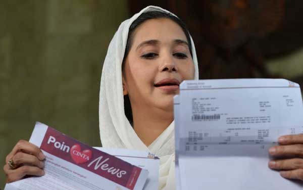 Ayu Azhari Akui Terima Uang dari Ahmad Fathanah